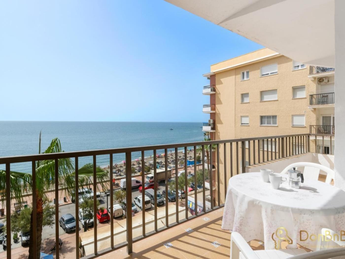 Apartamento Con Piscina En La Primera Linea De Playa De Fuengirola Bilik gambar
