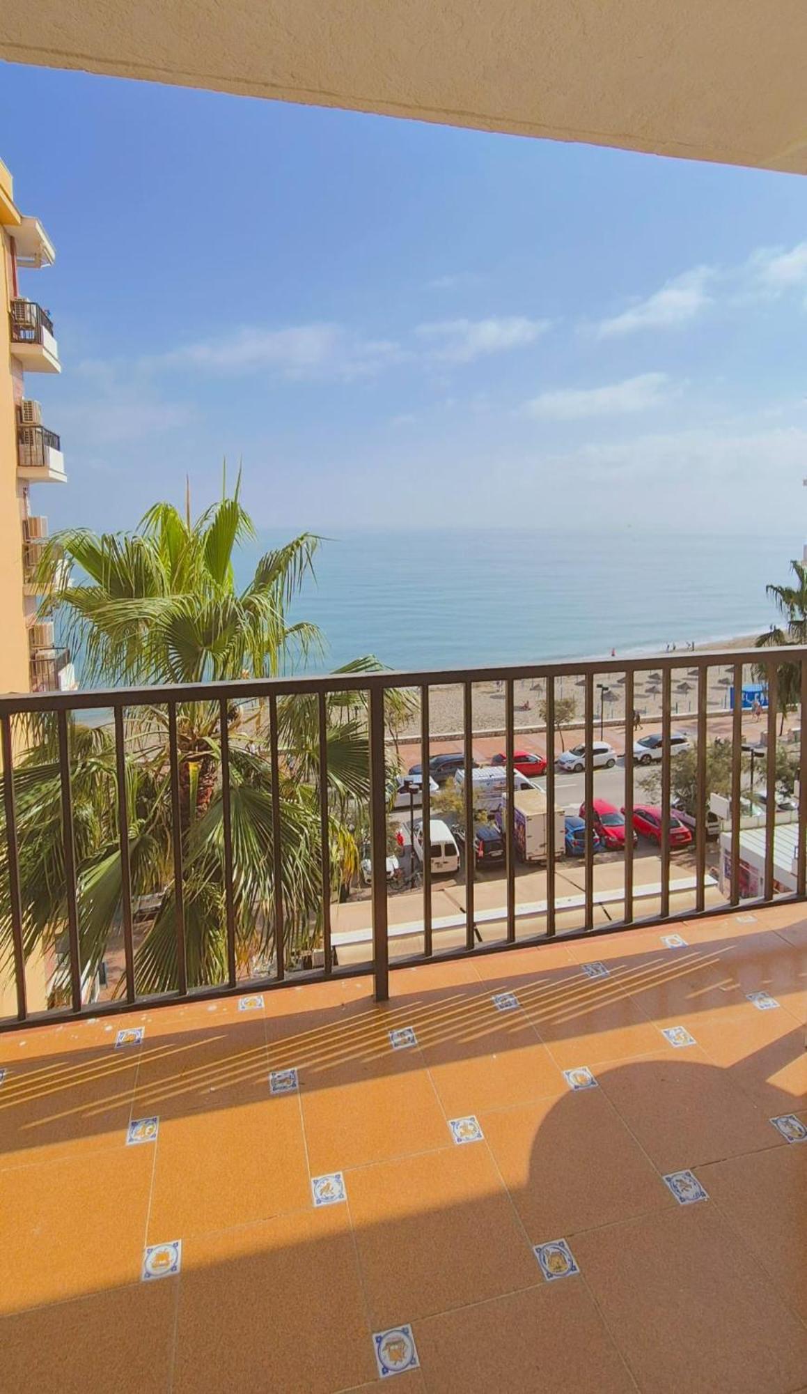 Apartamento Con Piscina En La Primera Linea De Playa De Fuengirola Luaran gambar